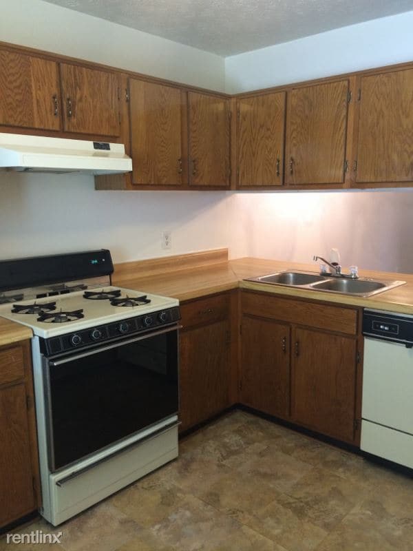 Building Photo - 2 br, 2.5 bath Townhome - 2047 Charter Ln