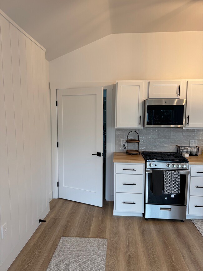 Foto del edificio - 245 Country Hills Ln