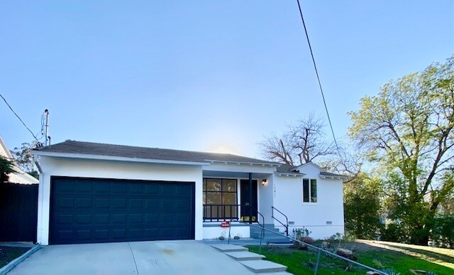 Building Photo - 10421 Newhome Ave