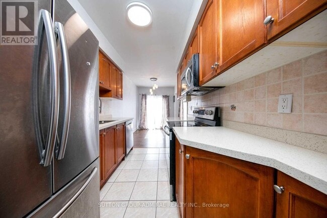 Building Photo - 189 Warwick Crescent