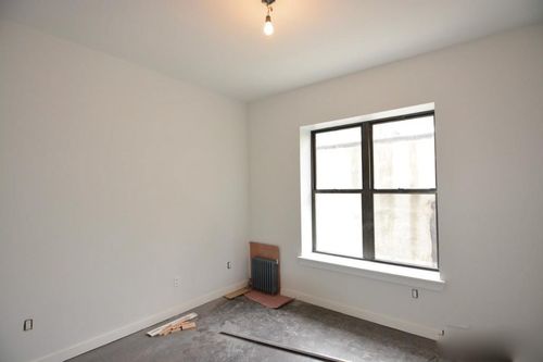 Foto del edificio - 621 Rutland Rd