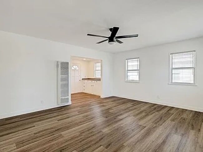 Foto del edificio - 1737 Greenwood Ave