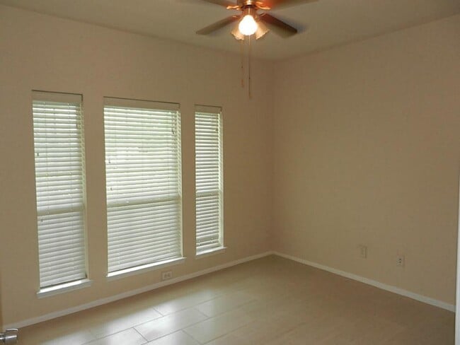 Building Photo - 25307 Sierra Woods Ln