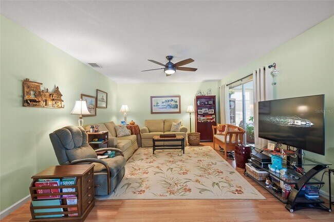 Foto del edificio - 1325 Glen Oaks Dr E