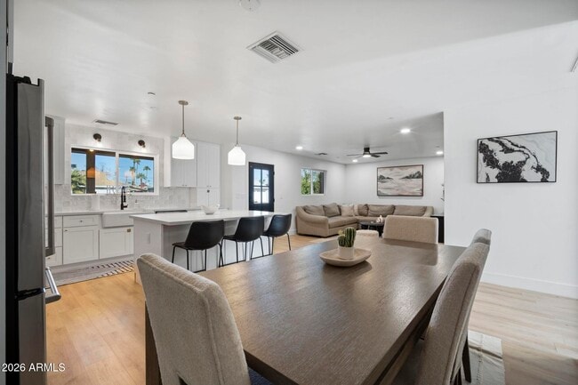 Building Photo - 8513 E Indianola Ave