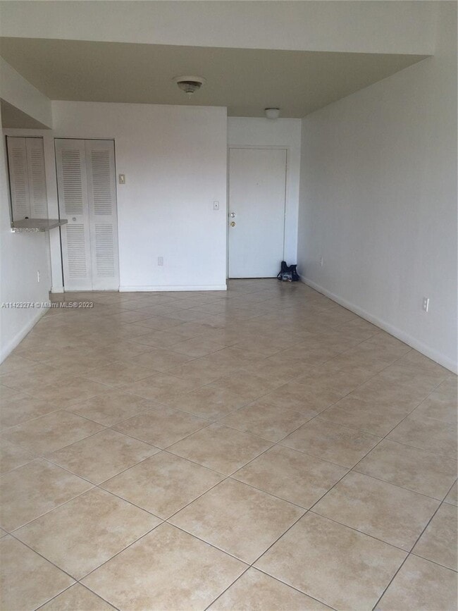 Building Photo - 9715 Fontainebleau Blvd