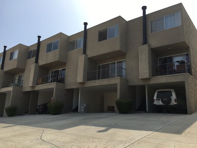 Building Photo - 1733 Lucile Ave