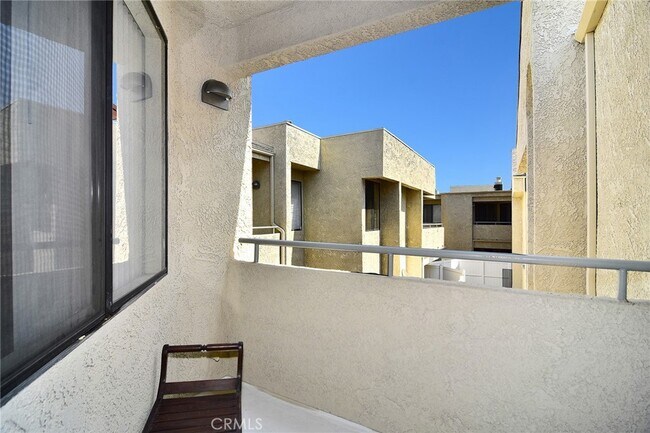 Foto del edificio - 19009 Sherman Way