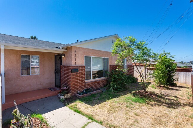 Foto del edificio - Traditional Home with Large Backyard!