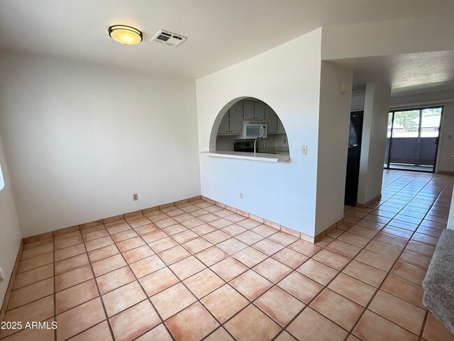 Foto del edificio - 611 W 13th St
