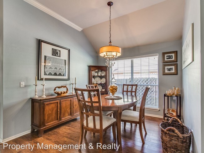 Building Photo - 1801 Del Simmons Dr