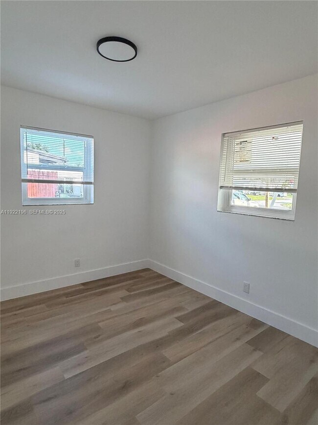 Foto del edificio - 6117 NW 27th St