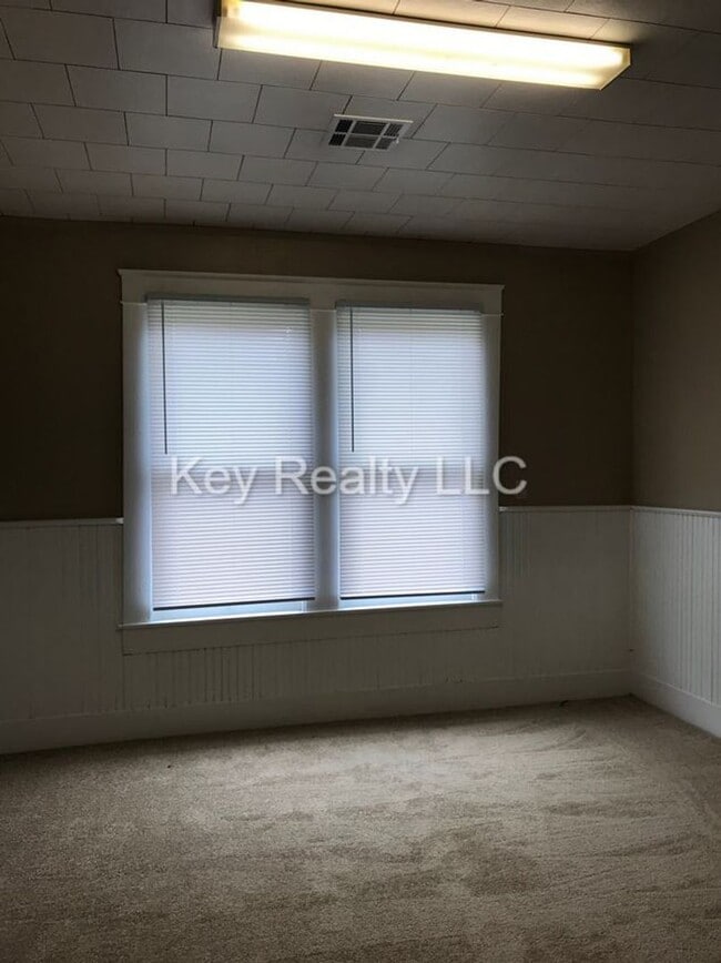 Building Photo - ****201 North 16th street - Alexandria MOV...
