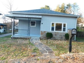 Building Photo - 417 Montana St