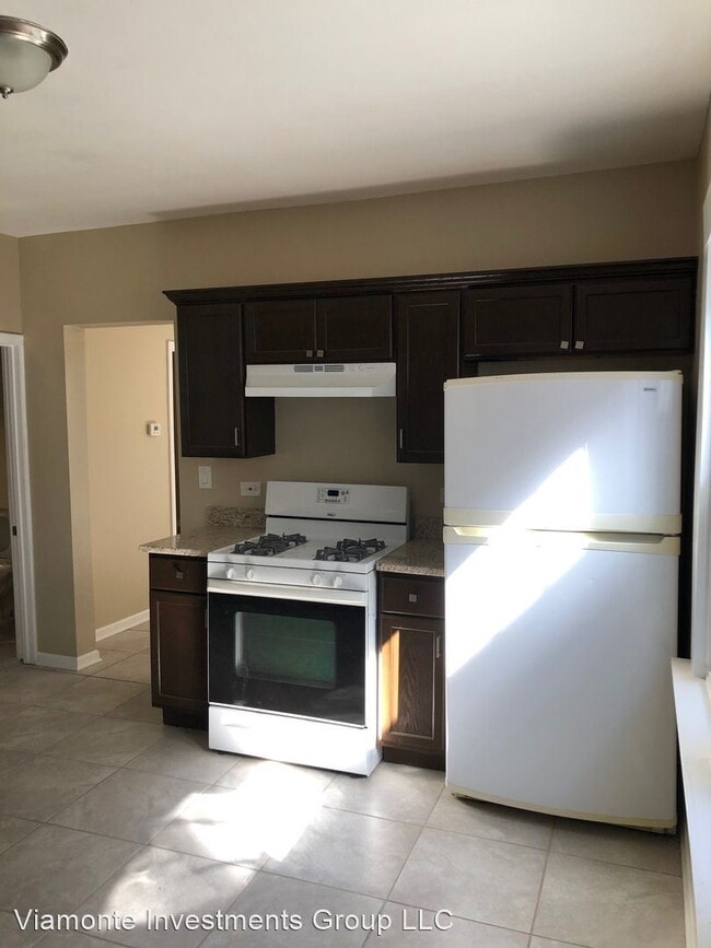 Building Photo - 4 br, 1.5 bath House - 13440 S Burley Ave.