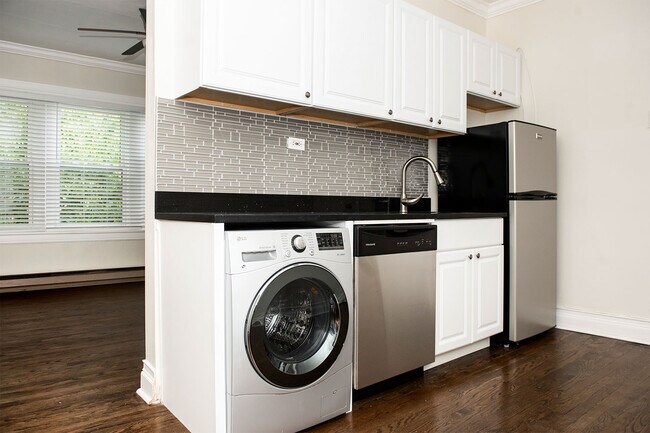 Foto del edificio - 648 W Roscoe St