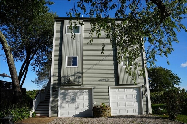 Building Photo - 39 Lake Rd