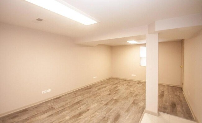 Living Room - 5434 N Lotus Ave