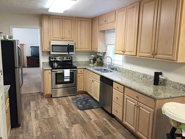 Foto del edificio - Available Soon!