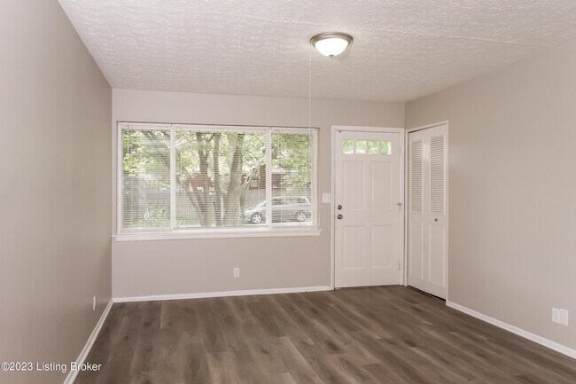 Foto del edificio - 7701 Sherry Lynn Ct