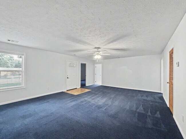 Building Photo - 560 Lee Byrd Rd