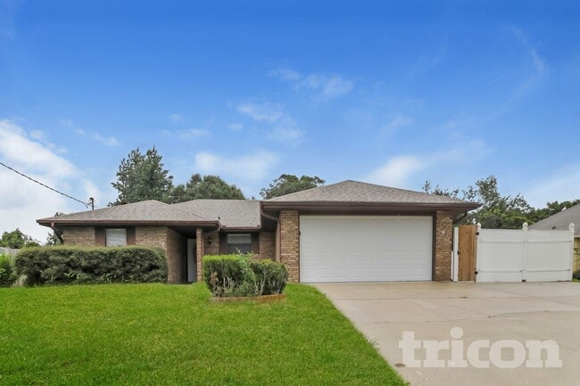 Building Photo - 2125 El Campo Ave