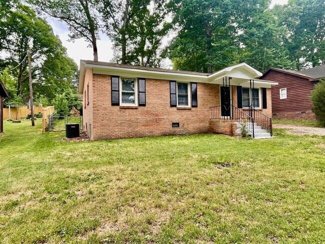 Foto del edificio - Charming 3-bedroom, 1-bath home in Stanley, NC