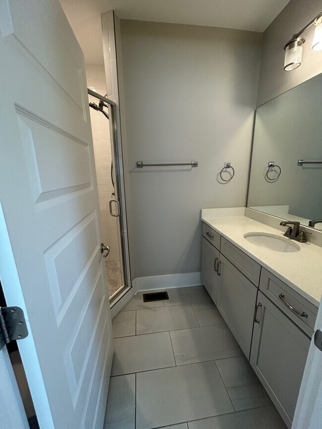 Building Photo - Stunning Home in Melrose 12 South Area...D...
