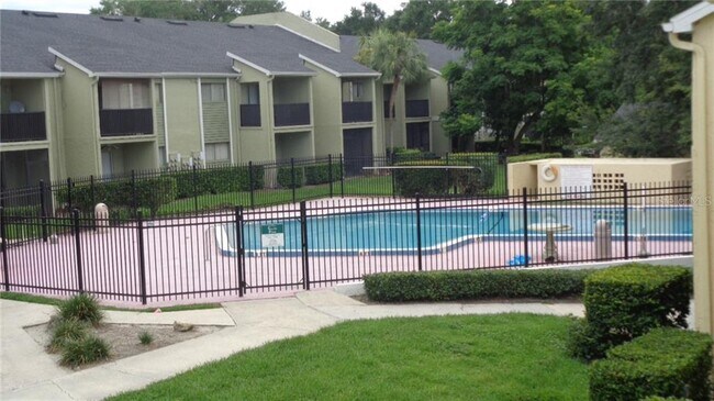 Foto del edificio - 940 Lake Destiny Rd