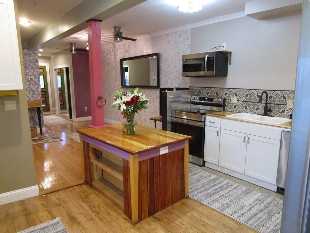 Primary Photo - 226 Irving St