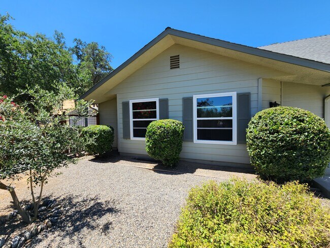 Building Photo - 29932 Horseshoe Dr