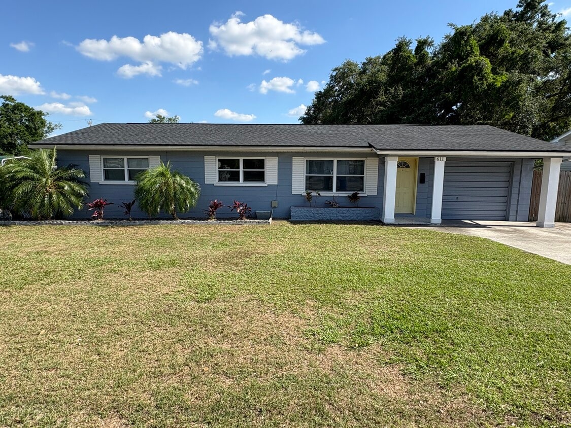 Primary Photo - 611 E Edgewood Dr