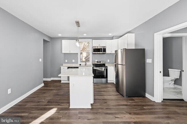 Building Photo - 3014 Royston Ave