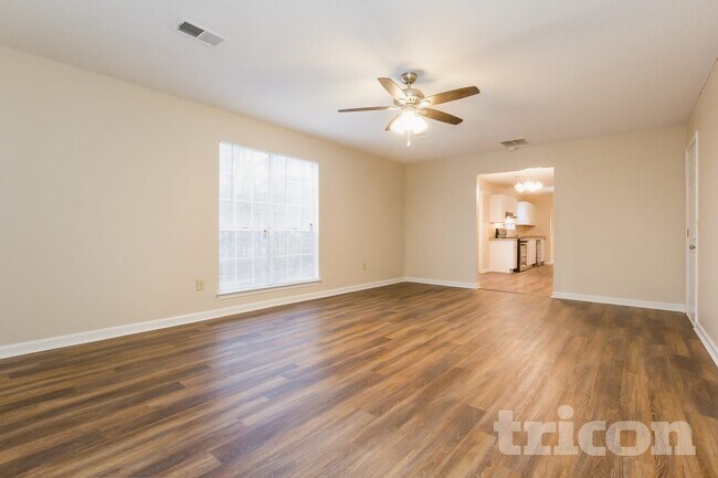 Foto del edificio - 1290 Baywood Glen