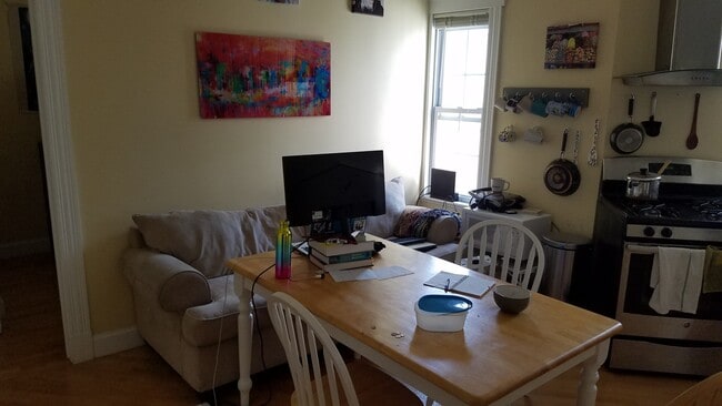 Building Photo - 156 Magazine St