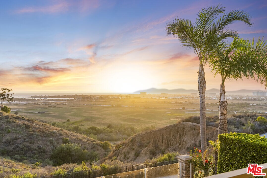 Foto principal - 7584 Coastal View Dr