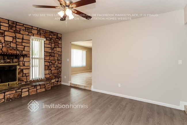 Building Photo - 4907 S Park Dr
