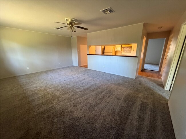 Foto del edificio - 3310 Forest Glen Dr