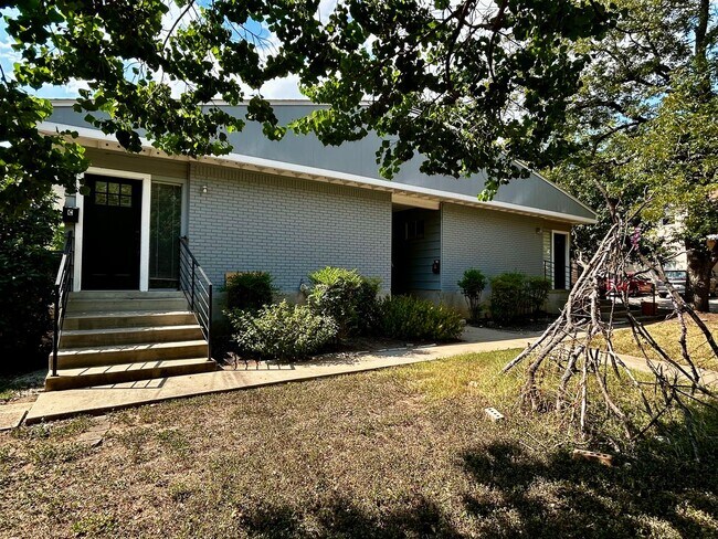 Foto del edificio - 3304 Tom Green St