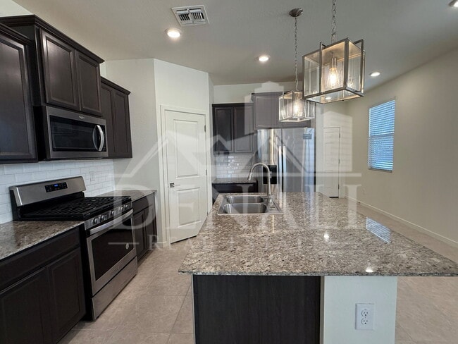 Foto del edificio - 14380 W Valentine St
