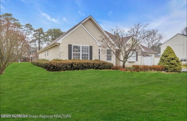 Building Photo - 5 Laketree Ct