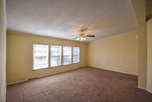 Building Photo - 215 McKoy Town Rd