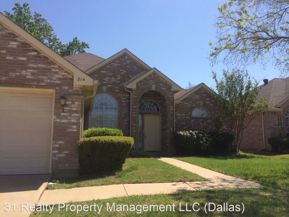 Foto principal - 3 br, 2 bath House - 214 E Lynn Creek Dr