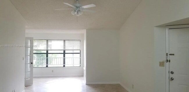 Building Photo - 2826 S University Dr