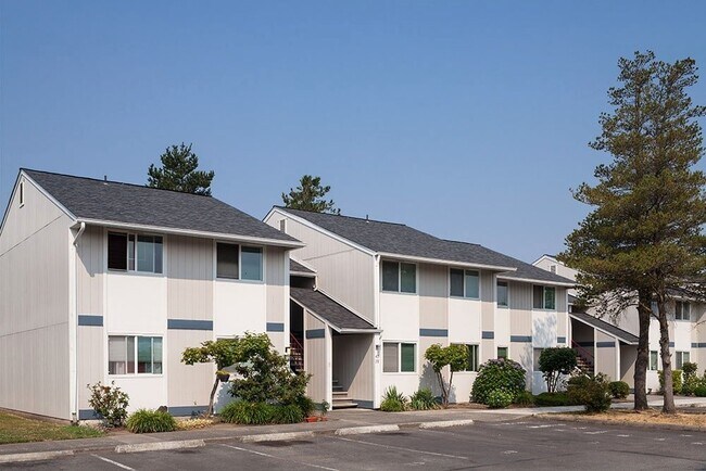 Building Photo - 2745 Warner Ave
