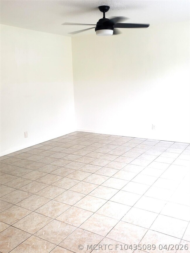 Foto del edificio - 7406 NW 75th St