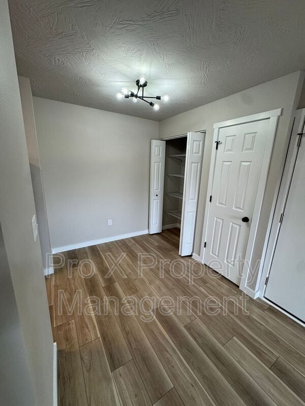 Building Photo - 2213 E Macs Ct