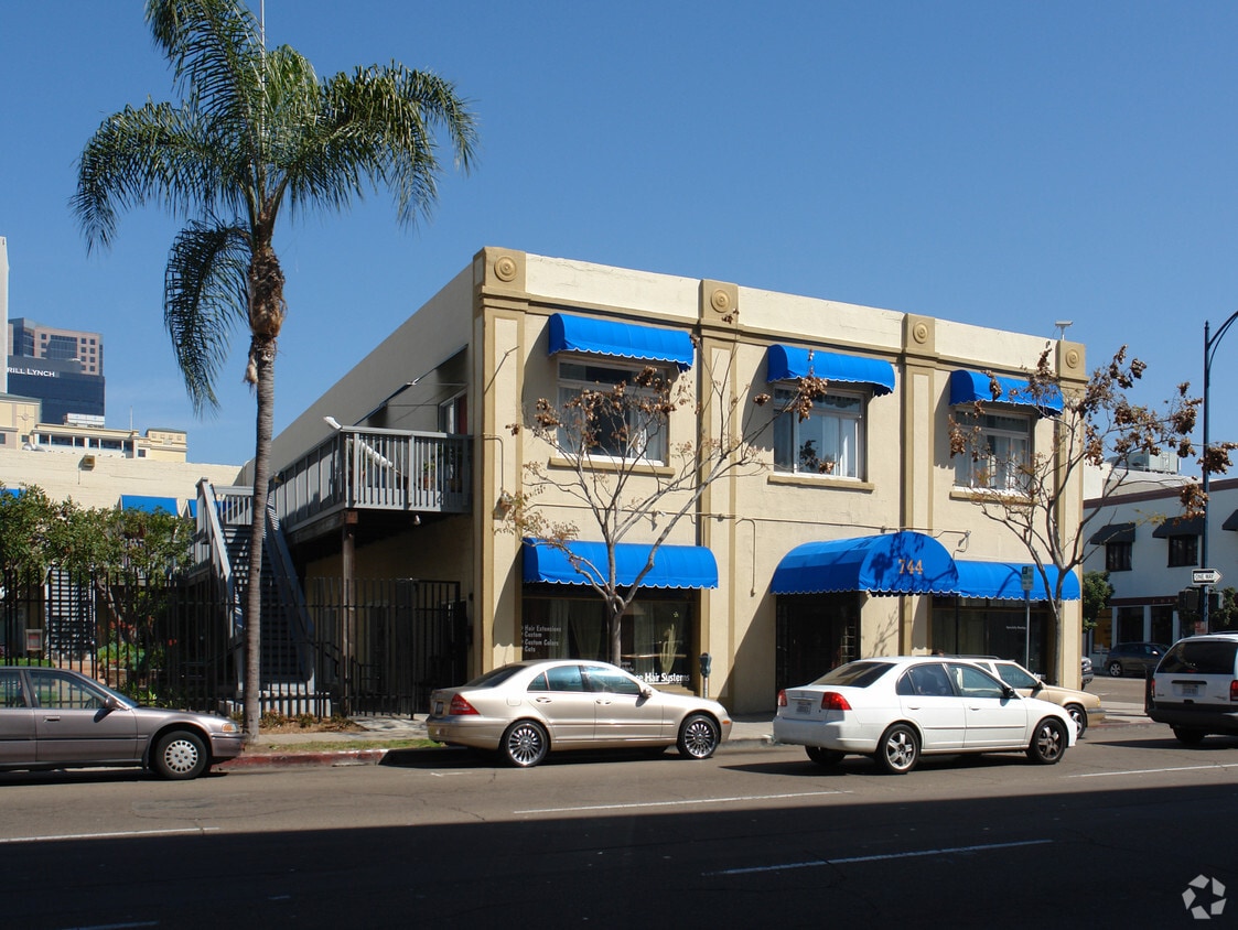 Building Photo - 744 G St