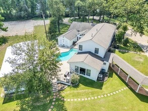 Building Photo - 8402 Matthews Ln
