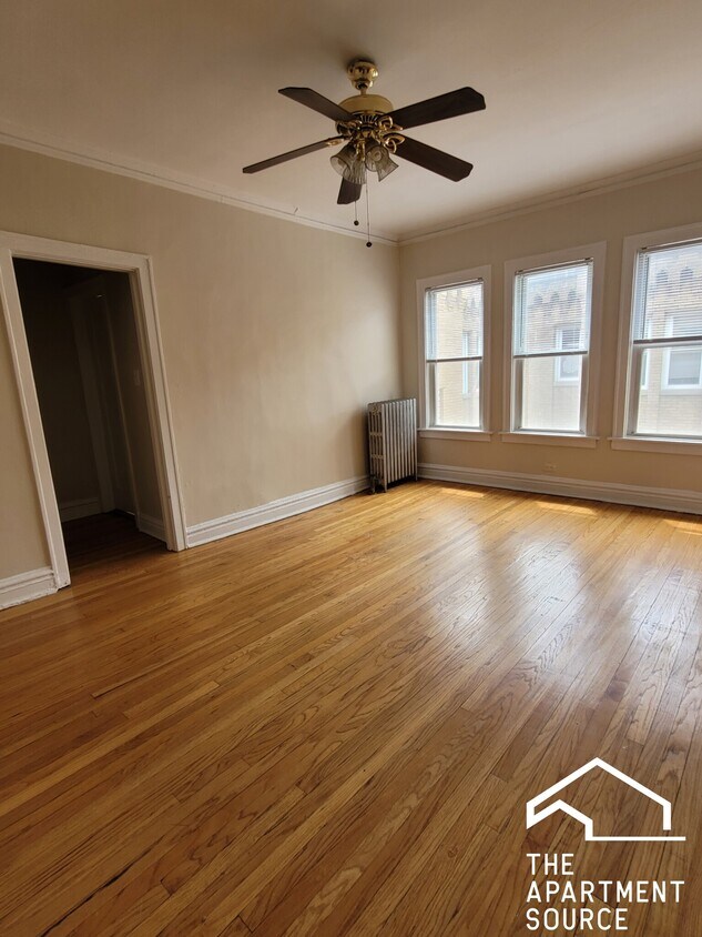 Foto principal - 4933 N Whipple St